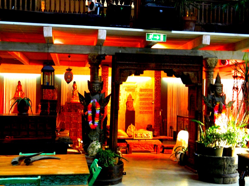 The furniture store. Expensive, exklusive, cool ---- maybe we are simply too old for it!